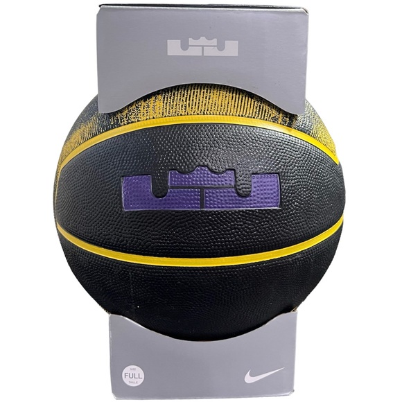 (Sold Out!!) Nike Lebron James Basketball “Strive For Greatness” - Picture 1 of 3